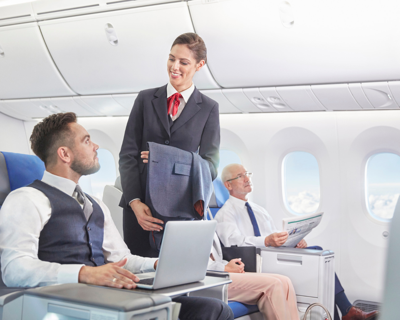 quanto guadagnano gli assistenti di volo?