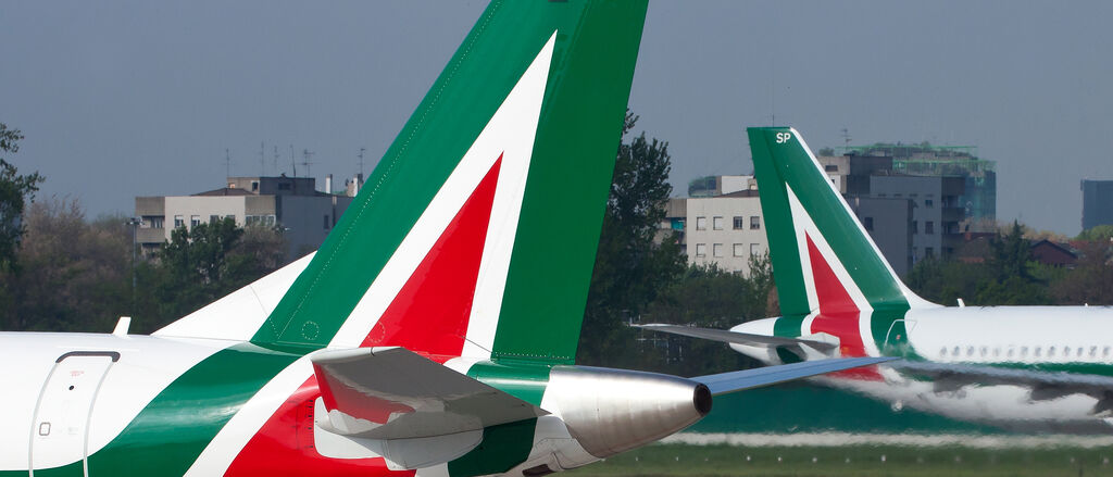 Two tails a Irbus 320 of Alitalia