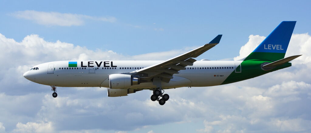 LEVEL Airbus A330 202 EC MOY 35010932651