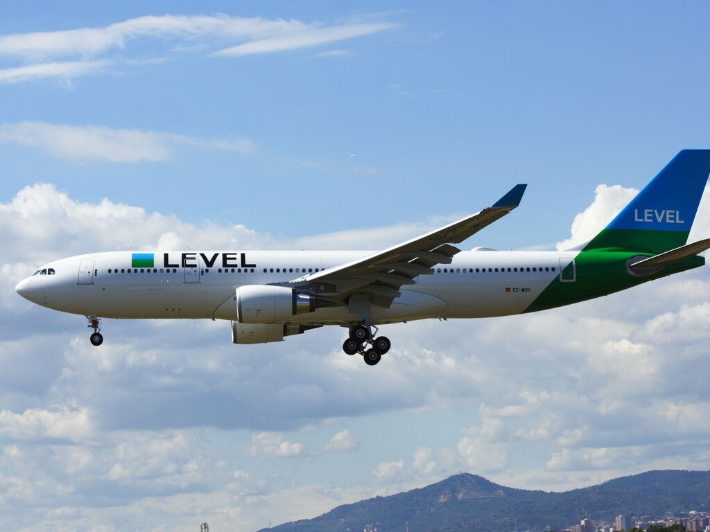 LEVEL Airbus A330 202 EC MOY 35010932651